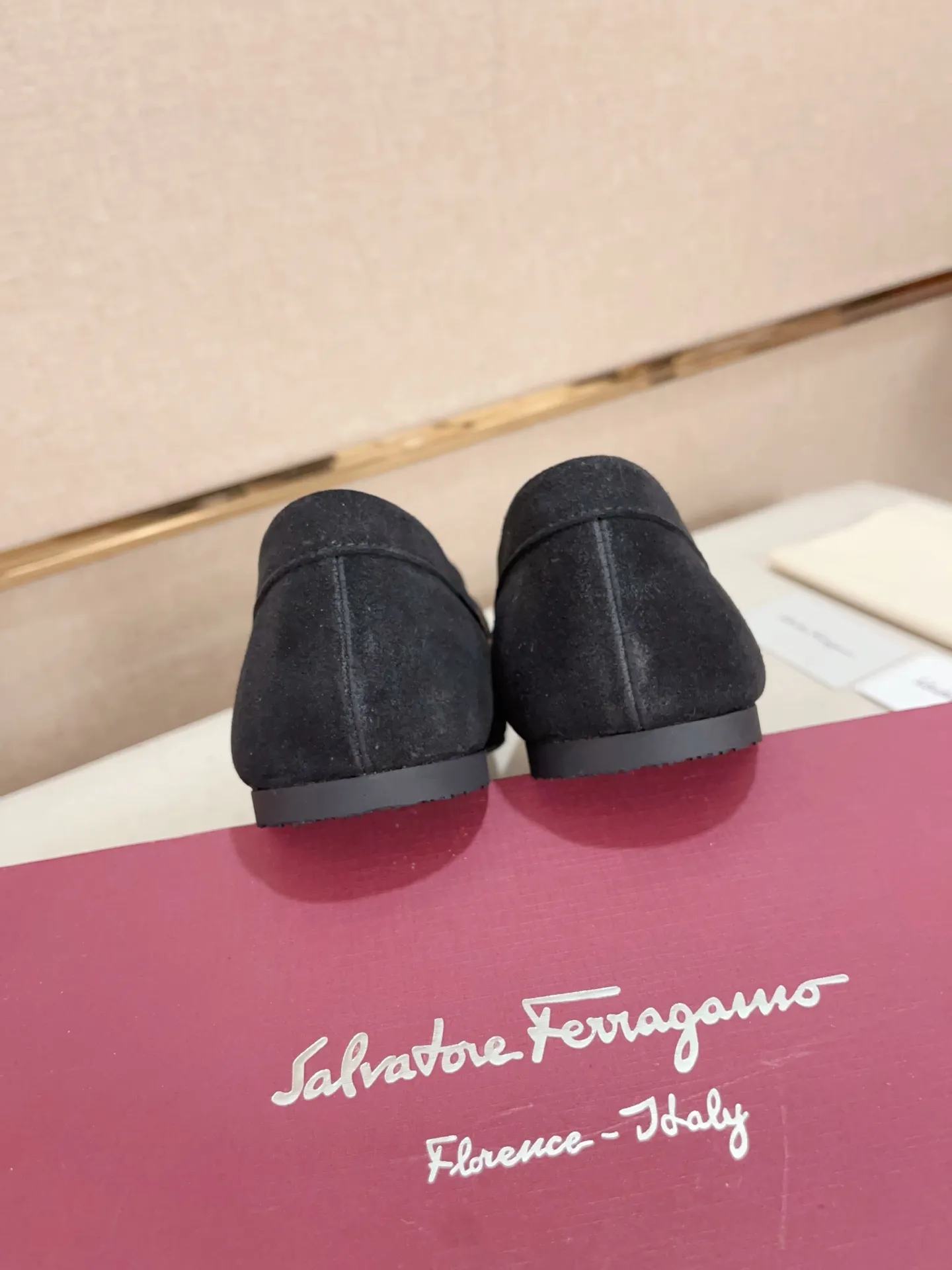 Men's shoes💰: 480💰 High version Ferragamo Dongguan quality! 🆕🆕Exclusive hot-selling products in stock🔥🔥New products on the shelves, high-quality shoes, complete with packaging! 💪 💪 Material: Imported suede cowhide 🐂 + Imported high-quality water-dyed cowhide lining + wear-resistant outsole 👍🏻👍🏻 Features: High-end and comfortable, purely handmade 🚀 🚀 Create the perfect shoes that suit you best 🔥 🔥 Size: (38-44) Can be customized 45 non-returnable!
